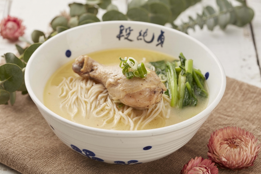 Simmered-Chicken Noodles with Drumstick